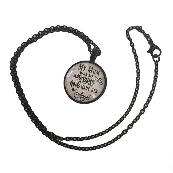 (i1) Amazing Mom Necklace - Picture 3 of 5